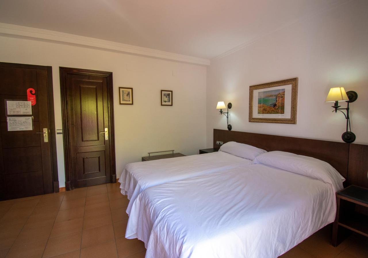Hotel Del Carmen Prado Del Rey Exterior photo